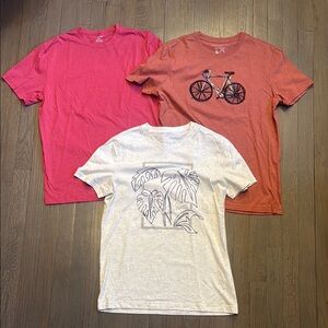 Mens t’shirt lot size medium